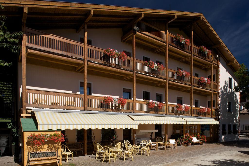 Albergo Bellaria Carano  Eksteriør bilde